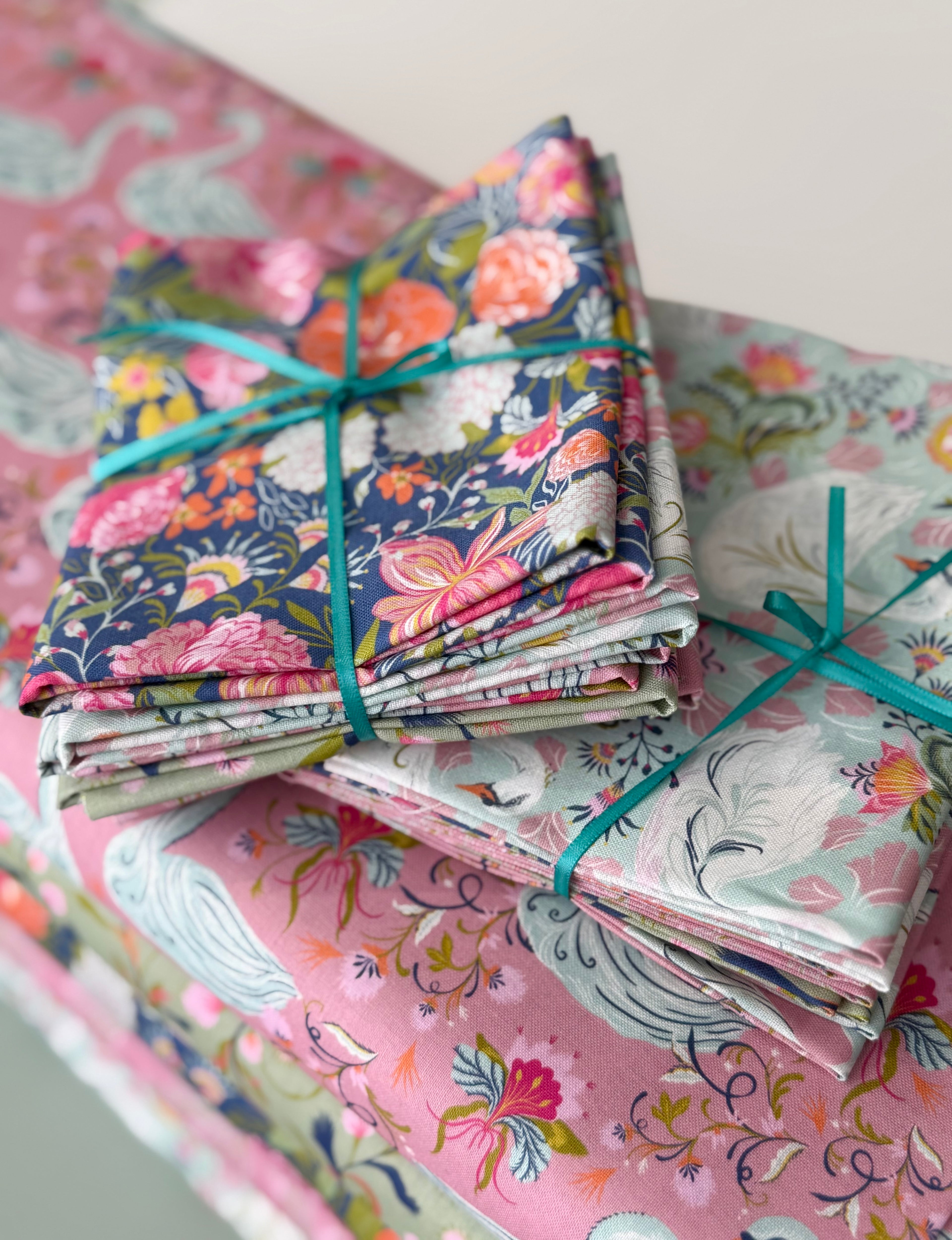 The Majestic Swan By Bethany Salt - 5 x Fat Quarter Bundle