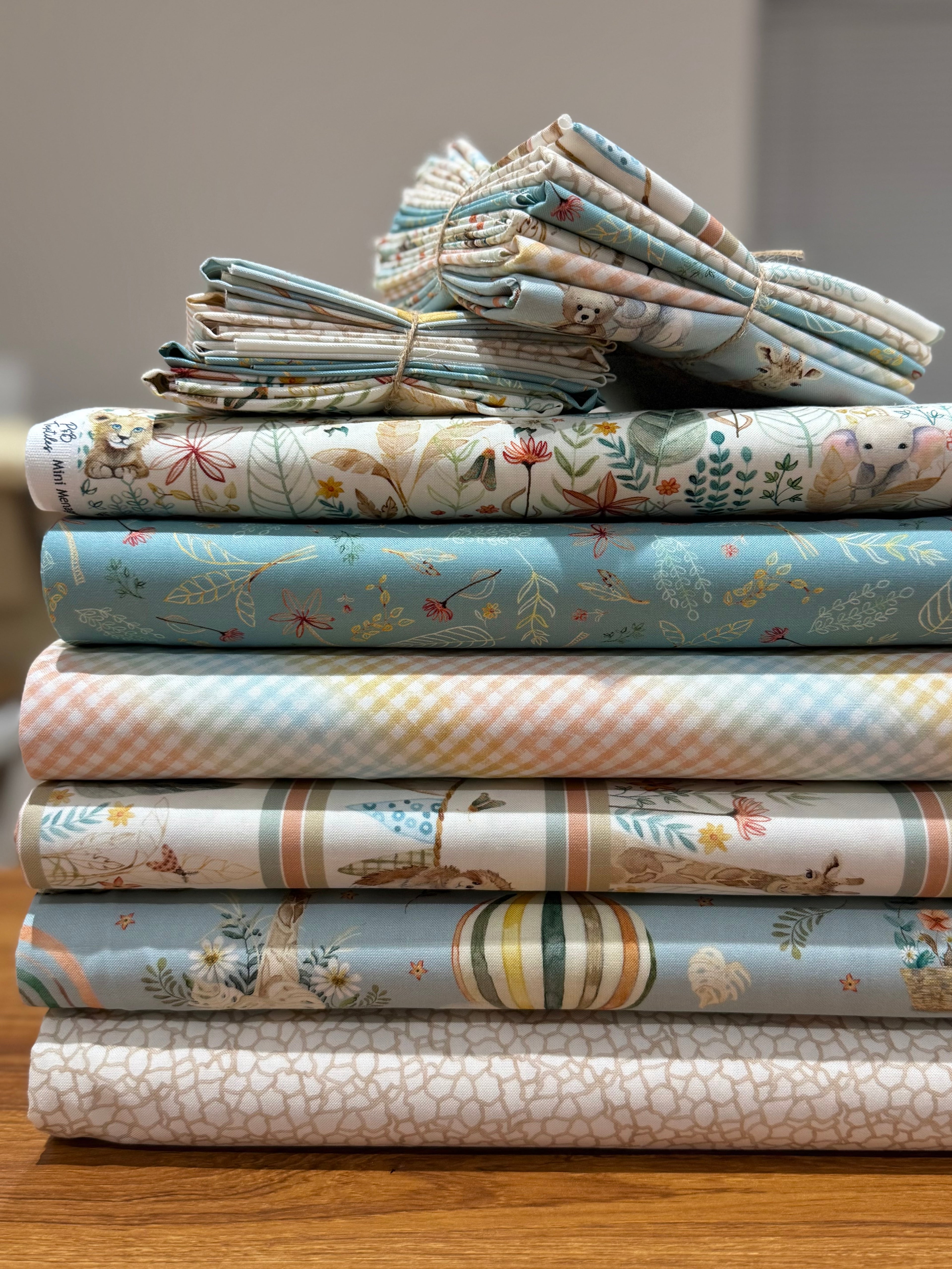 Mini Menagerie By Audrey Roberts For P&B Textiles - PBMMEN6122MU