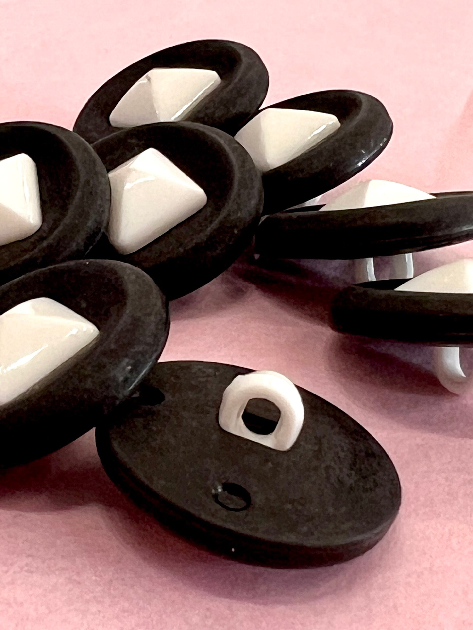 Black And White Funky 22mm Buttons