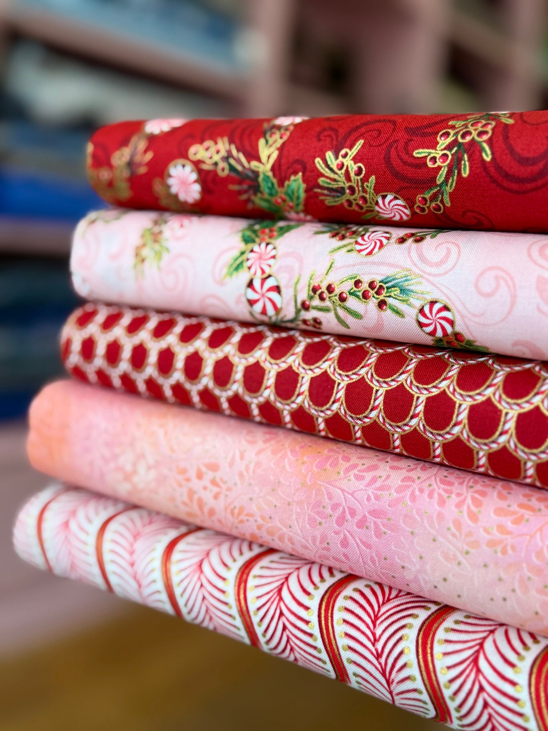 Robert Kaufman Holiday Flourish - Peppermint Twist Candy Cane