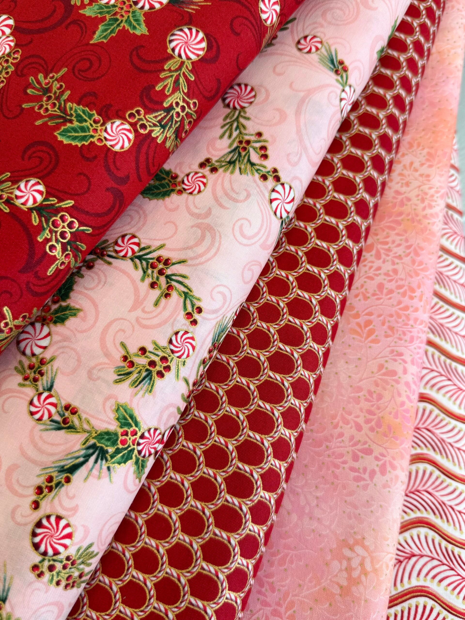 Robert Kaufman Holiday Flourish - Peppermint Twist Crimson