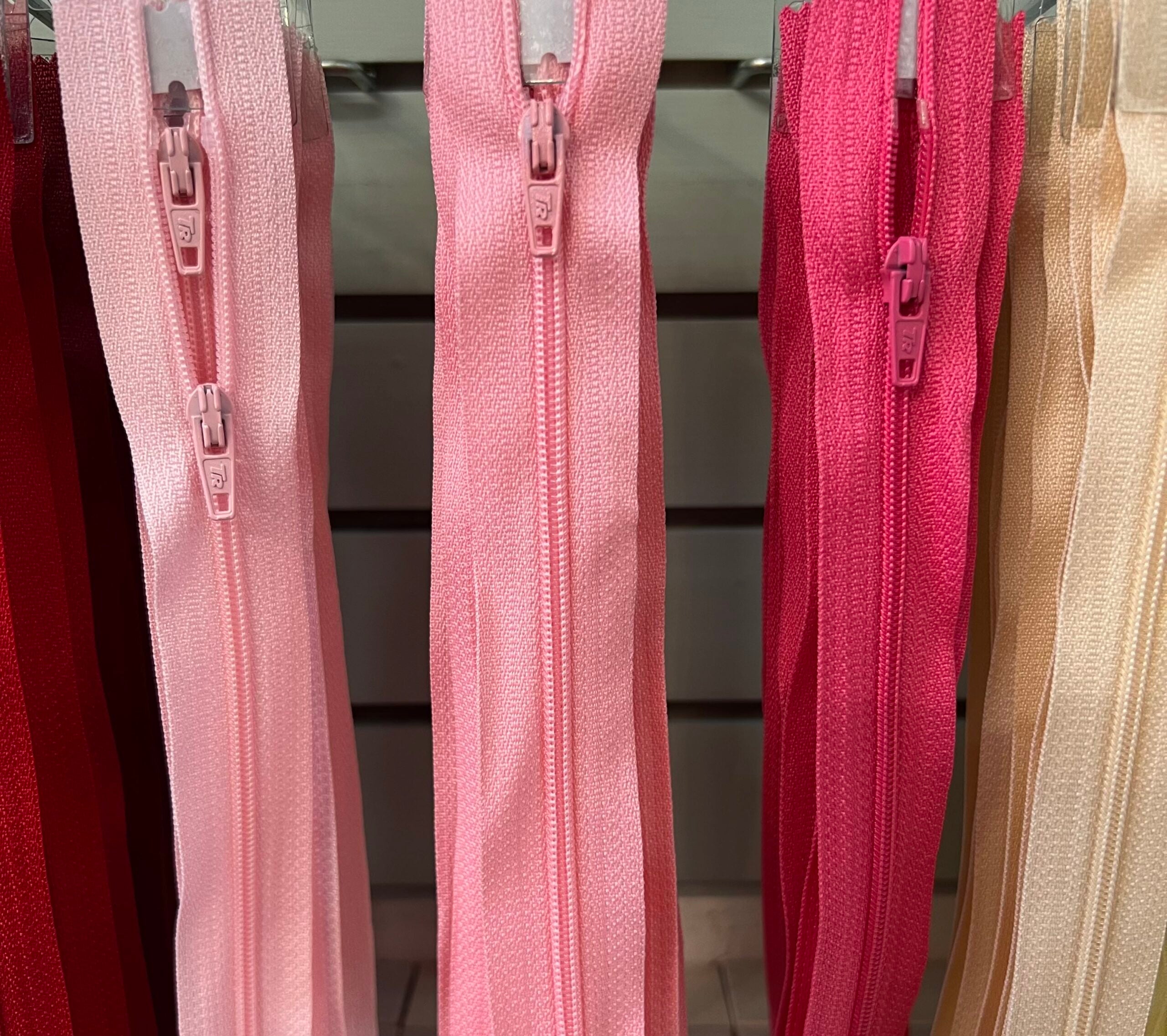 Non-Invisible Matching Zip - 8 inch