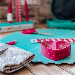 Prym Love 610284 Heart Shaped Magnetic Pin Cushion