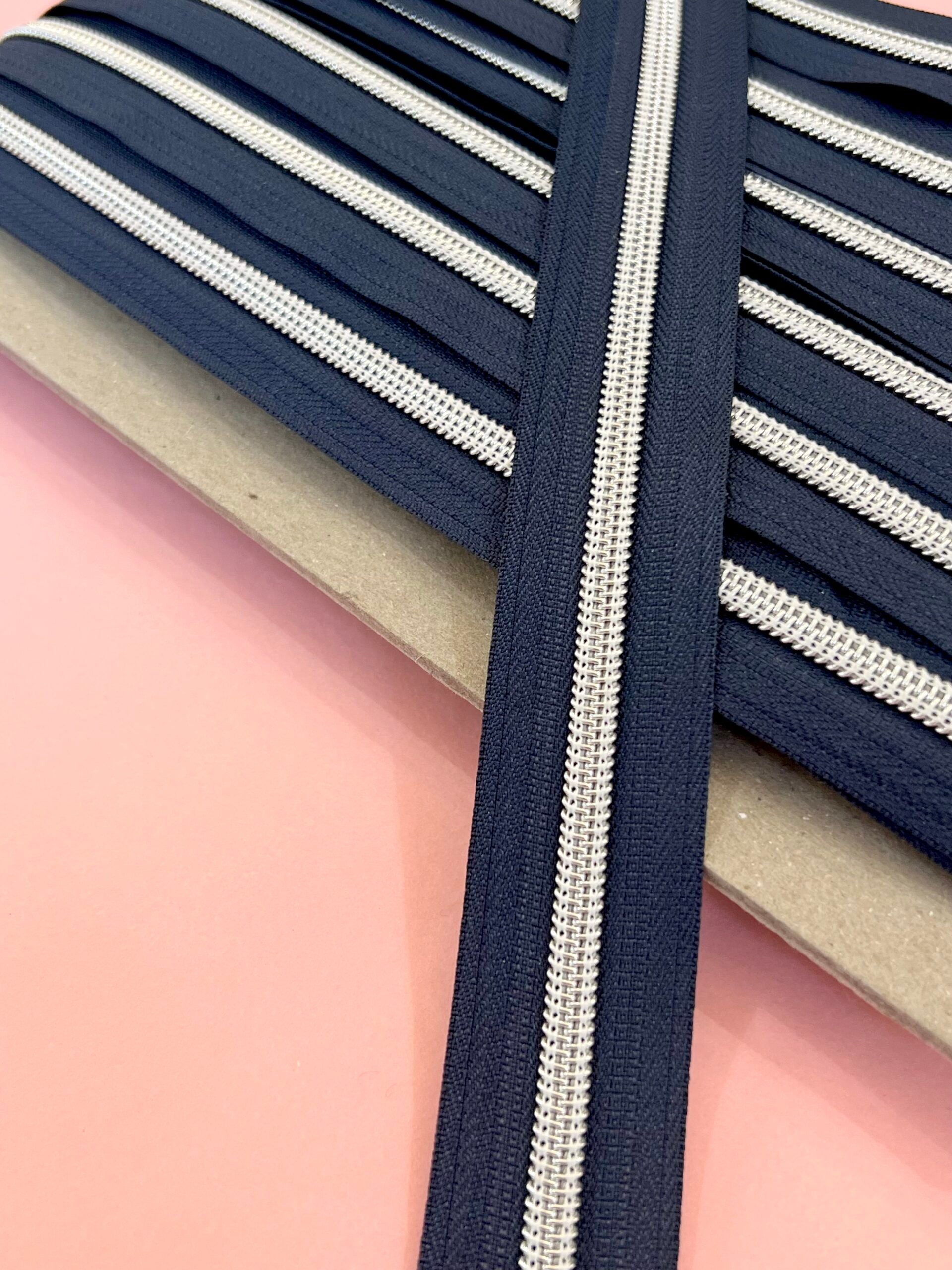 Continuous Zip No 5 (6mm) Nylon - Navy/Silver