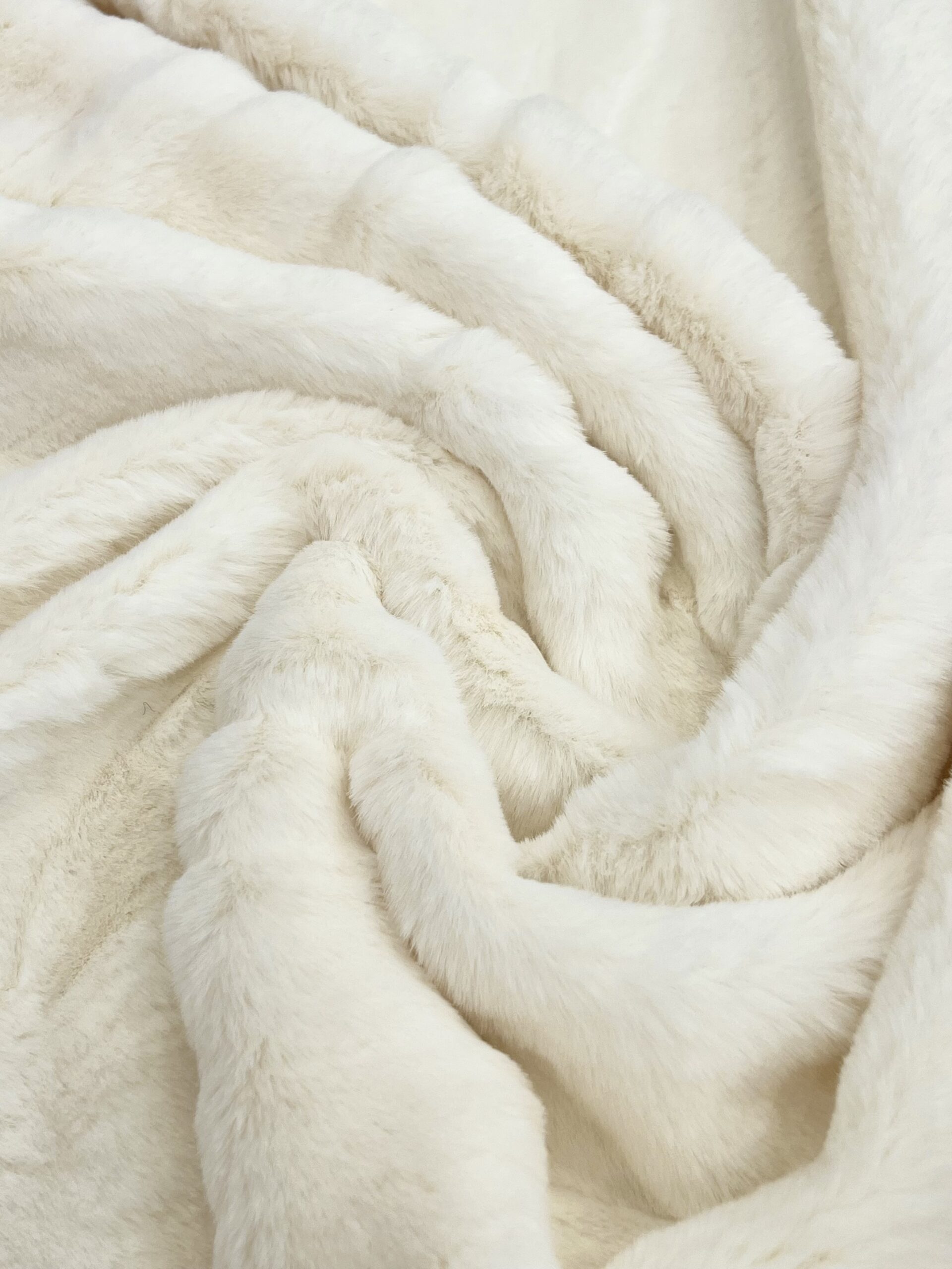 Shag Faux Fur White   - FEEL FABRICS