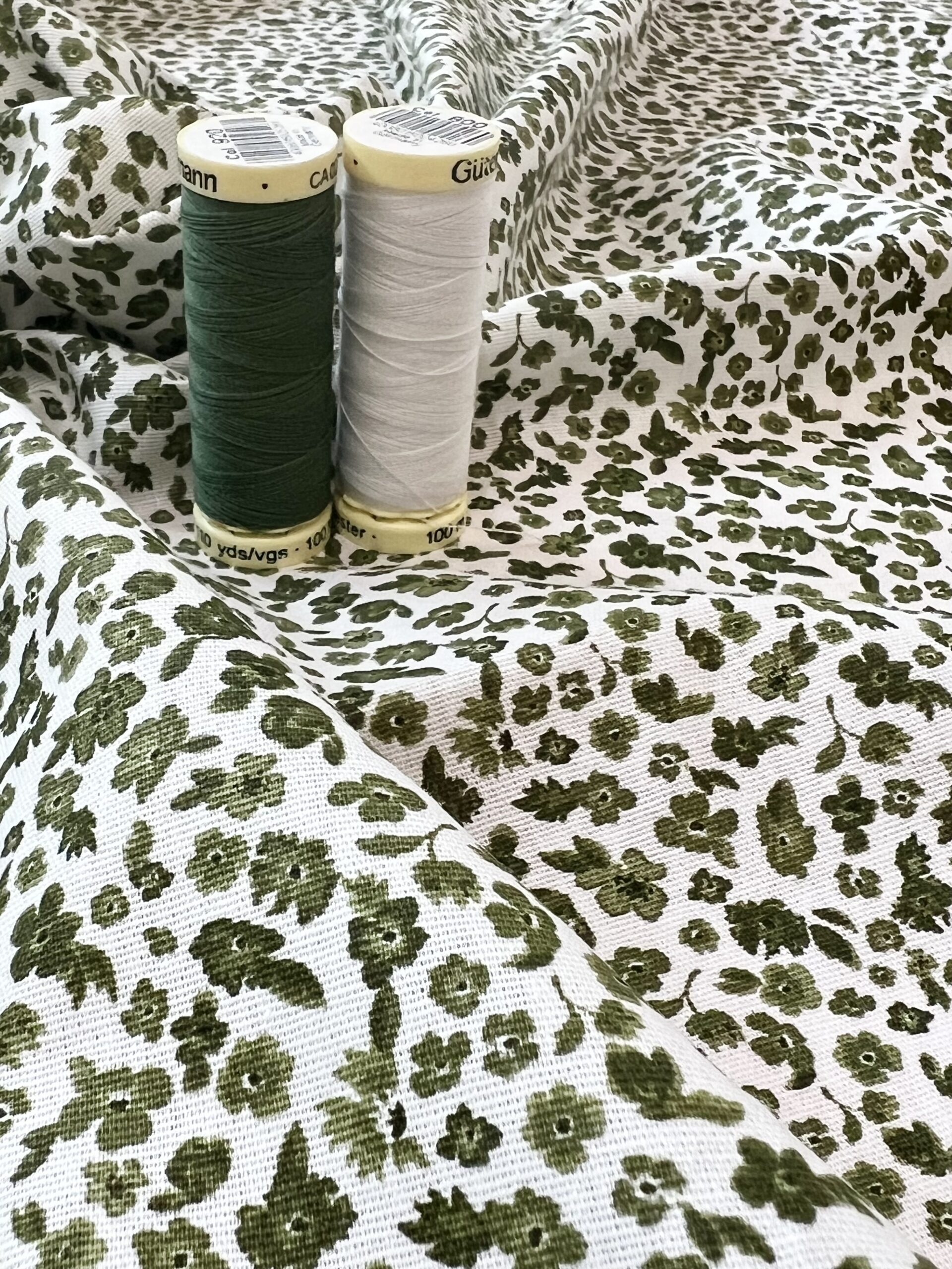 Ditsy Floral Cotton Poplin Olive – The Fabric Boutique